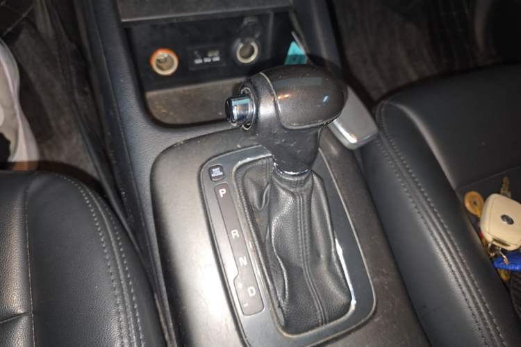 Used Kia K3 2013 1.6L Automatic GLS Gear Lever