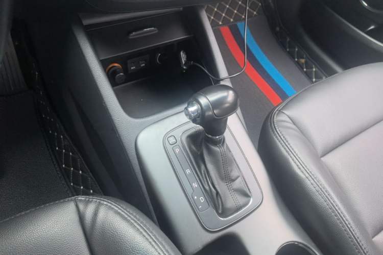 Used Kia K3 2013 1.6L Automatic GLS Gear Lever