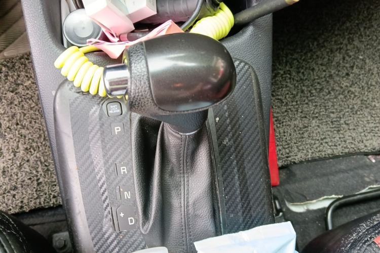 Used Kia K3 2013 1.6L Automatic GL Gear Lever