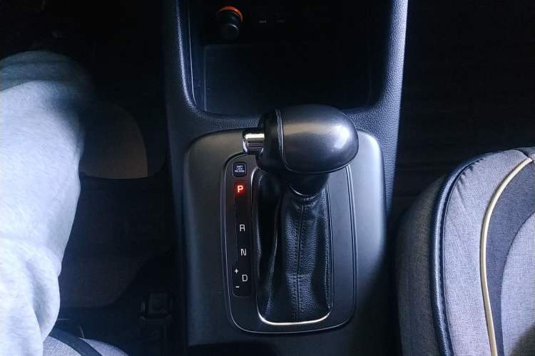 Used Kia K3 2013 1.6L Automatic GLS Gear Lever
