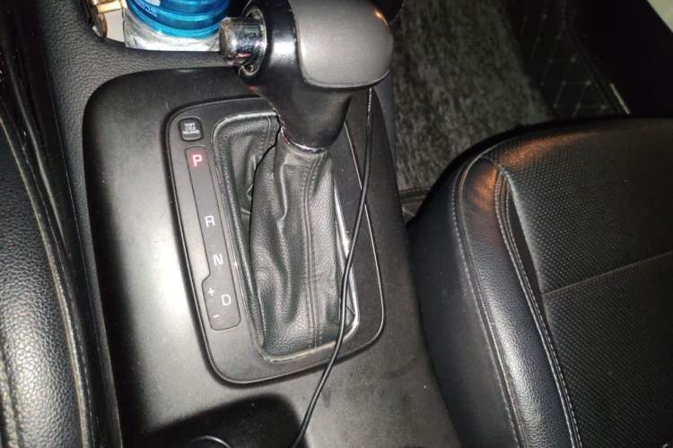 Used Kia K3 2013 1.6L Automatic DLX Gear Lever