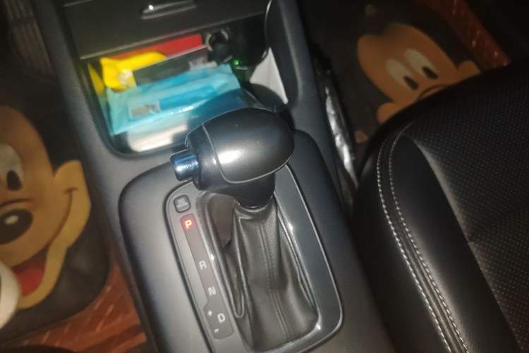 Used Kia K3 2013 1.6L Automatic GLS Gear Lever