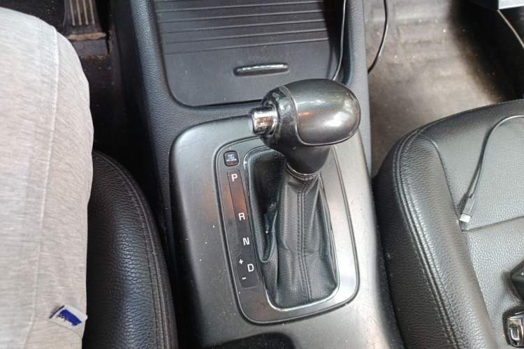 Used Kia K3 2013 1.6L Automatic GLS Gear Lever