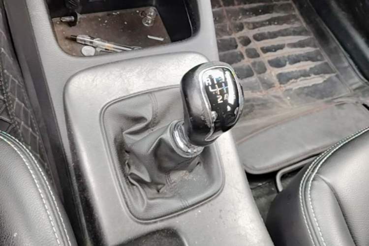 Used Kia K3 2013 1.6L Manual GLS Gear Lever