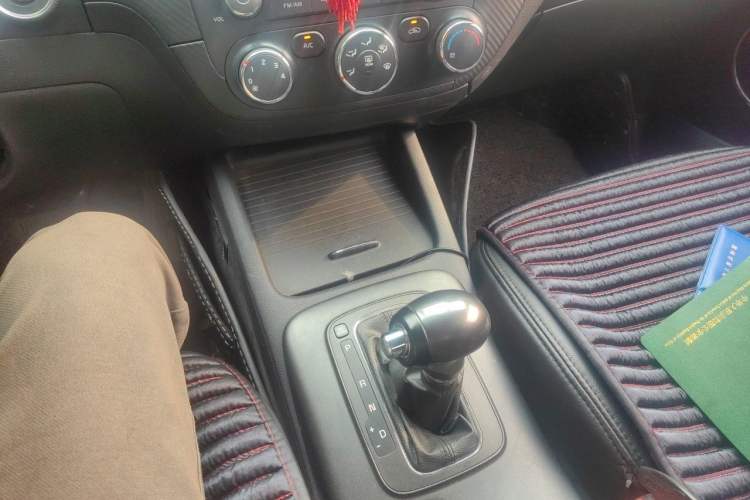 Used Kia K3 2013 1.6L Automatic GLS Gear Lever