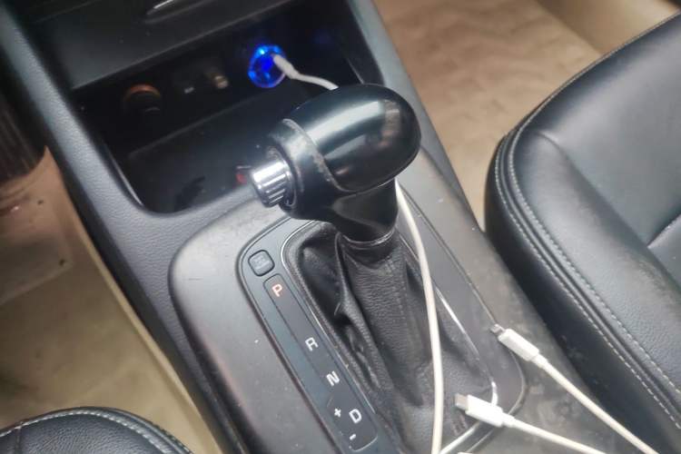 Used Kia K3 2013 1.6L Automatic GLS Gear Lever