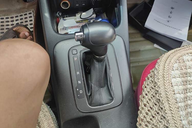 Used Kia K3 2013 1.6L Automatic GLS Gear Lever
