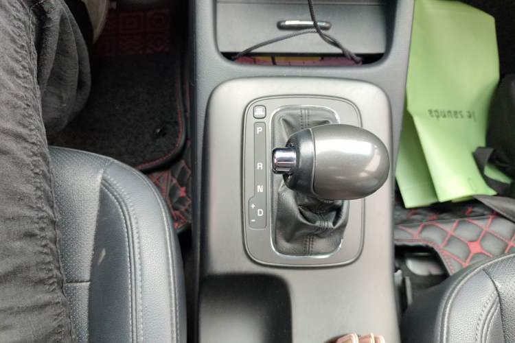 Used Kia K3 2013 1.6L Automatic DLX Gear Lever