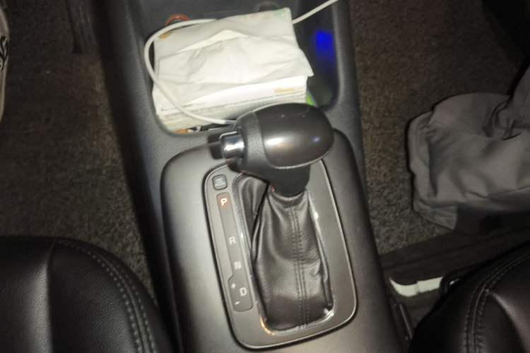 Used Kia K3 2013 1.6L Automatic GL Gear Lever