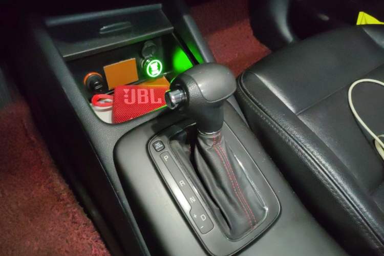 Used Kia K3 2013 1.6L Automatic GL Gear Lever