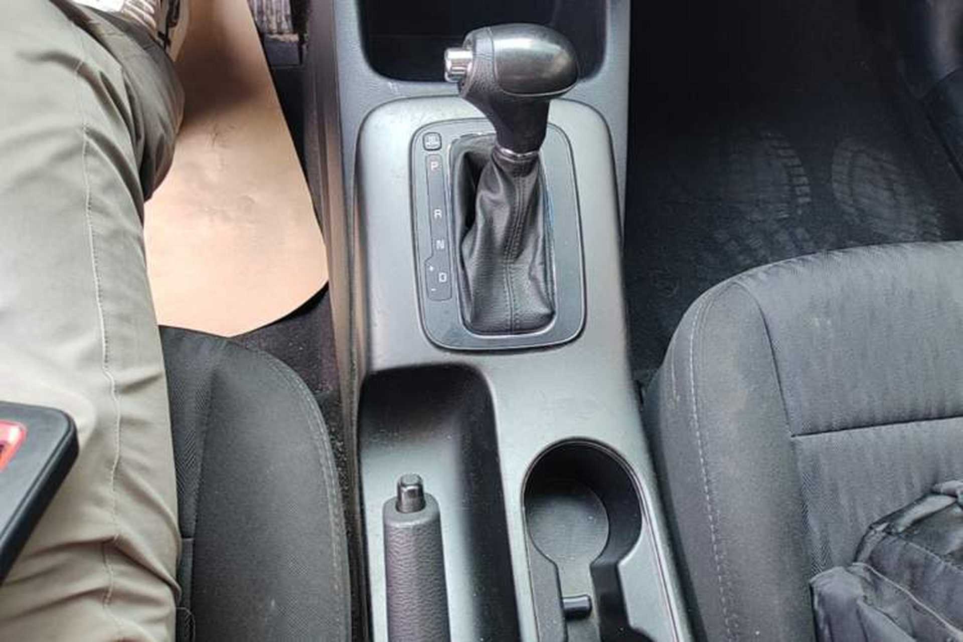 Used Kia K3 2013 1.6L Automatic GL Gear Lever
