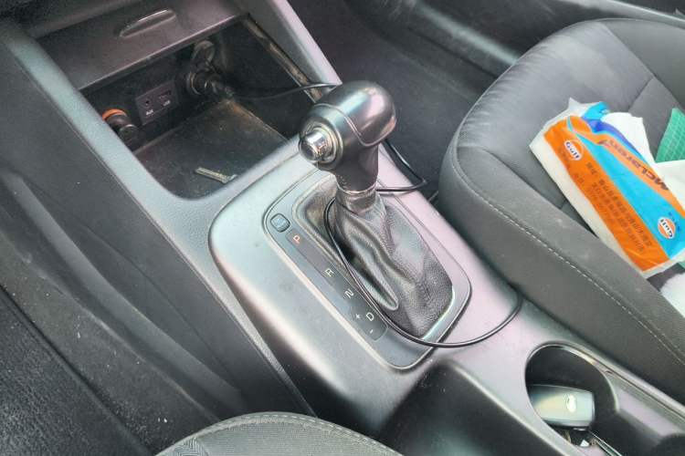 Used Kia K3 2013 1.6L Automatic GLS Gear Lever