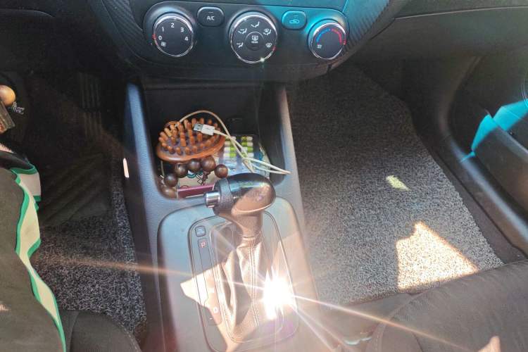 Used Kia K3 2013 1.6L Automatic GL Gear Lever