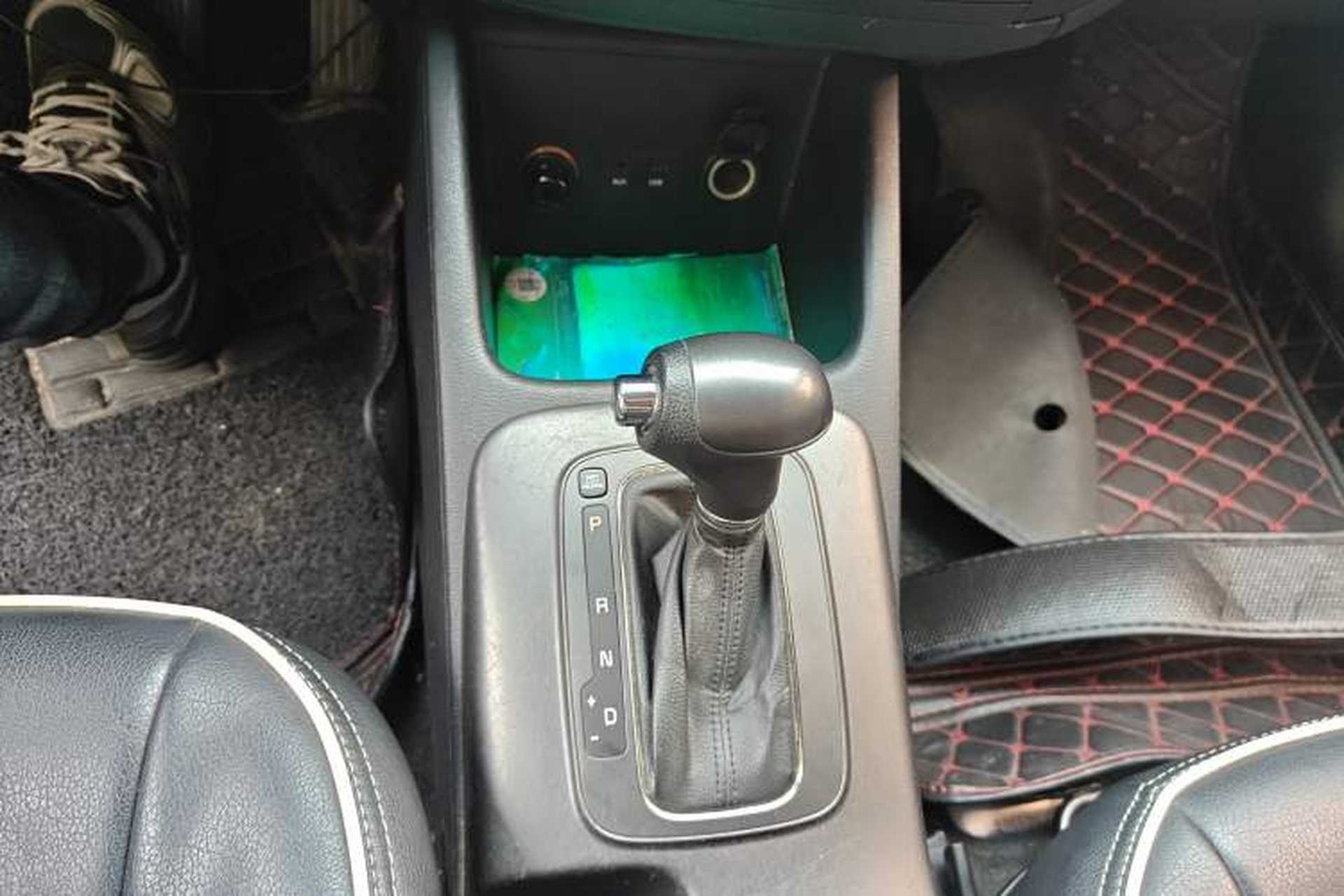 Used Kia K3 2013 1.6L Automatic GL Gear Lever