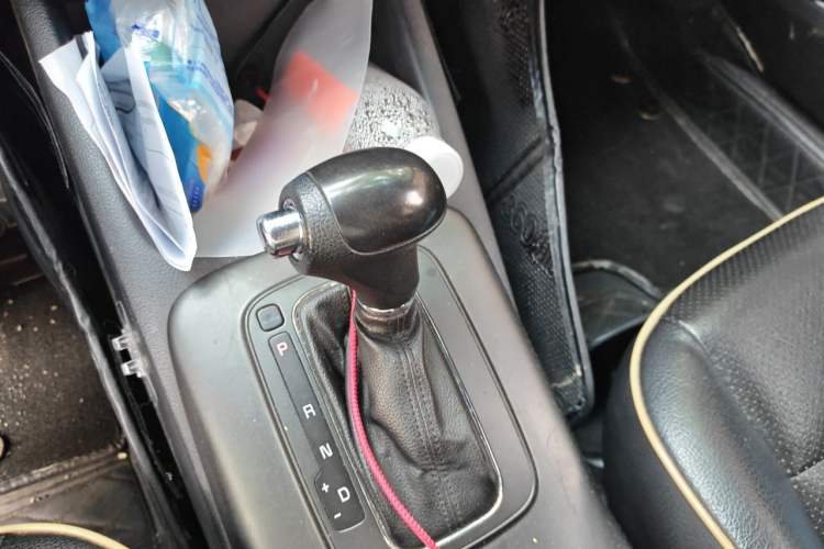 Used Kia K3 2013 1.6L Automatic GL Gear Lever