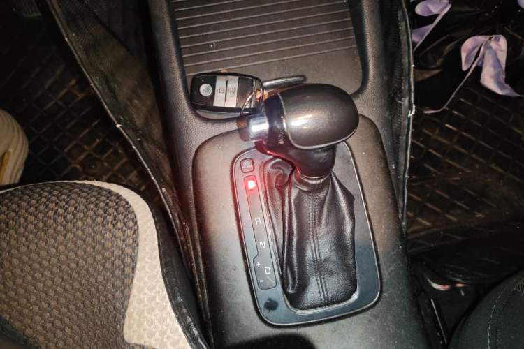 Used Kia K3 2013 1.6L Automatic GLS Gear Lever
