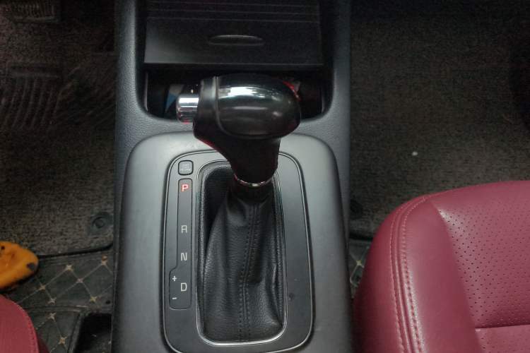 Used Kia K3 2013 1.6L Automatic GLS Gear Lever
