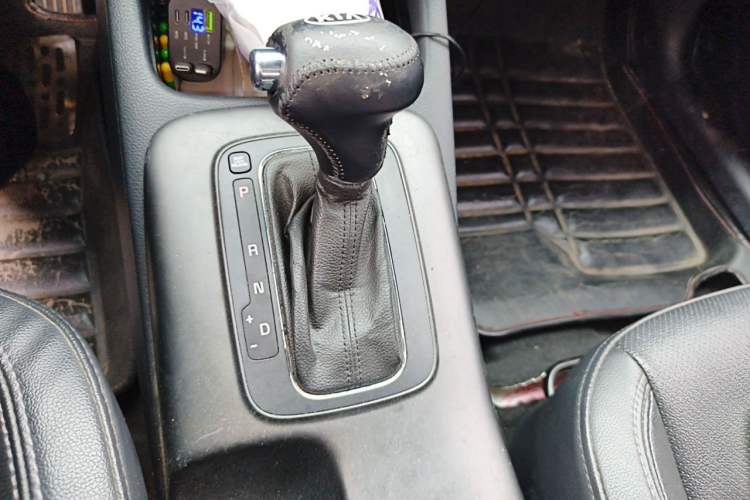 Used Kia K3 2013 1.6L Automatic DLX Gear Lever