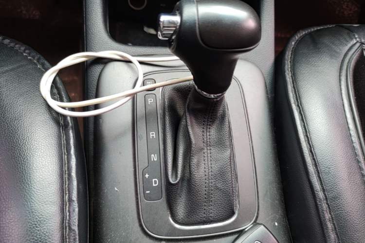 Used Kia K3 2013 1.6L Automatic GLS Gear Lever