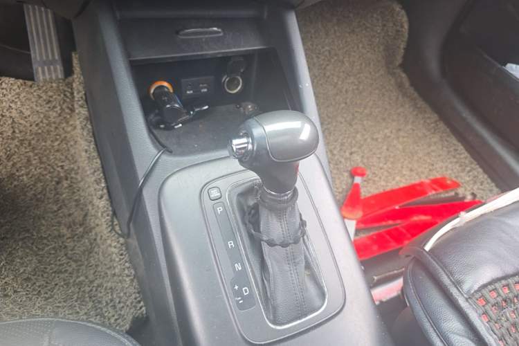 Used Kia K3 2013 1.6L Automatic DLX Gear Lever