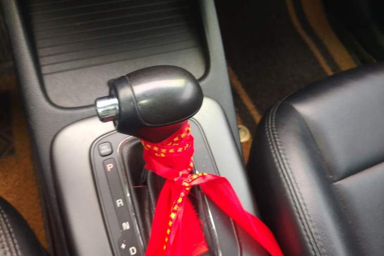 Used Kia K3 2013 1.6L Automatic GLS Gear Lever