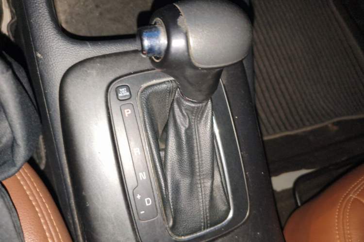 Used Kia K3 2013 1.6L Automatic GLS Gear Lever