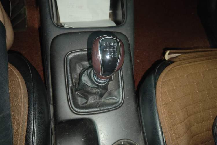 Used Kia K3 2013 1.6L Manual GLS Gear Lever