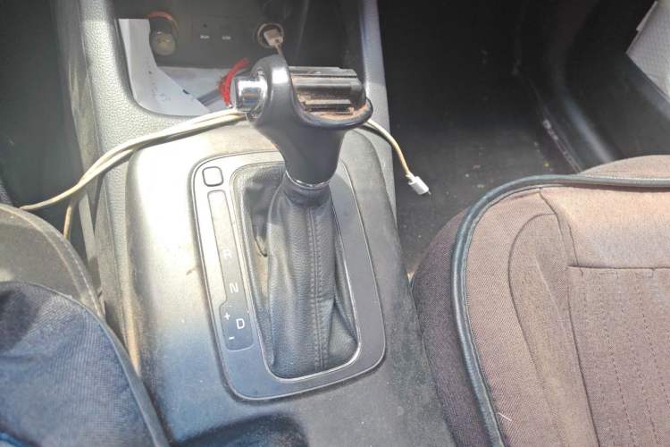 Used Kia K3 2013 1.6L Automatic GLS Gear Lever