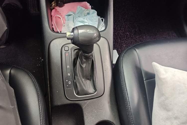 Used Kia K3 2013 1.6L Automatic GL Gear Lever