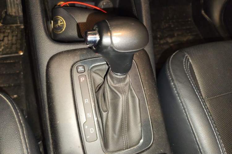 Used Kia K3 2013 1.6L Automatic DLX Gear Lever