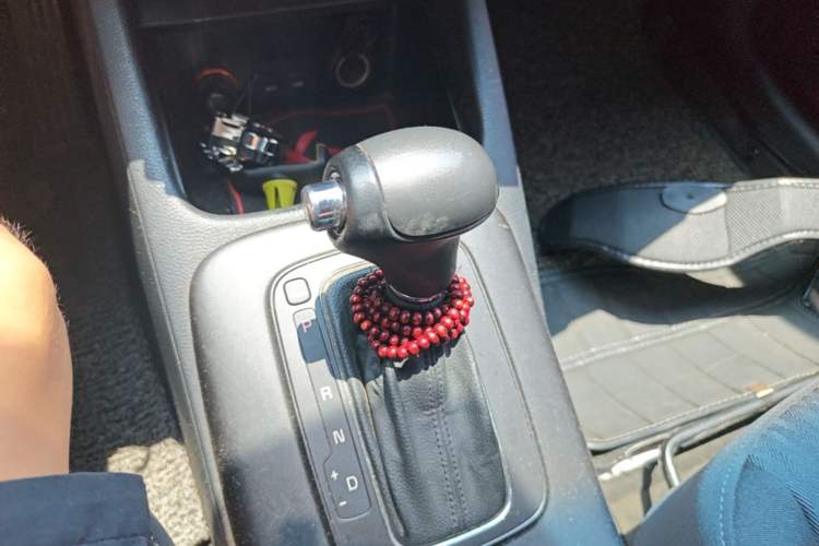 Used Kia K3 2013 1.6L Automatic GLS Gear Lever