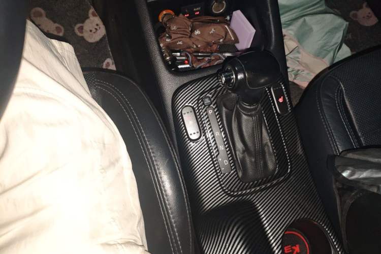 Used Kia K3 2013 1.6L Automatic GLS Gear Lever