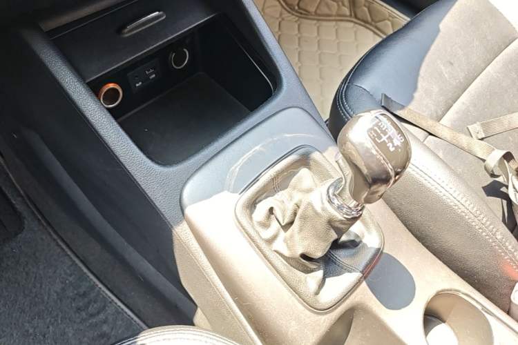 Used Kia K3 2013 1.6L Manual GLS Gear Lever