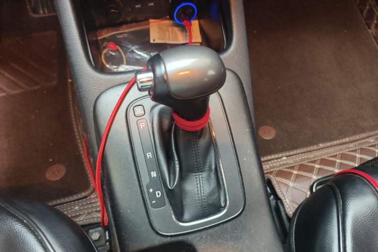 Used Kia K3 2013 1.6L Automatic GLS Gear Lever