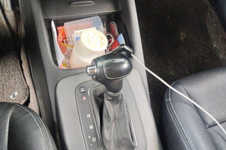 Used Kia K3 2013 1.6L Automatic GLS Gear Lever