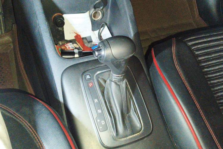 Used Kia K3 2013 1.6L Automatic GL Gear Lever