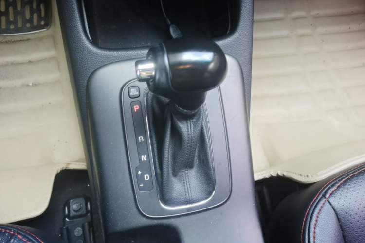 Used Kia K3 2013 1.6L Automatic GLS Gear Lever