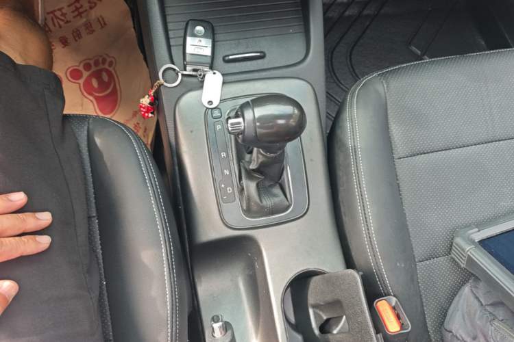 Used Kia K3 2013 1.6L Automatic GLS Gear Lever