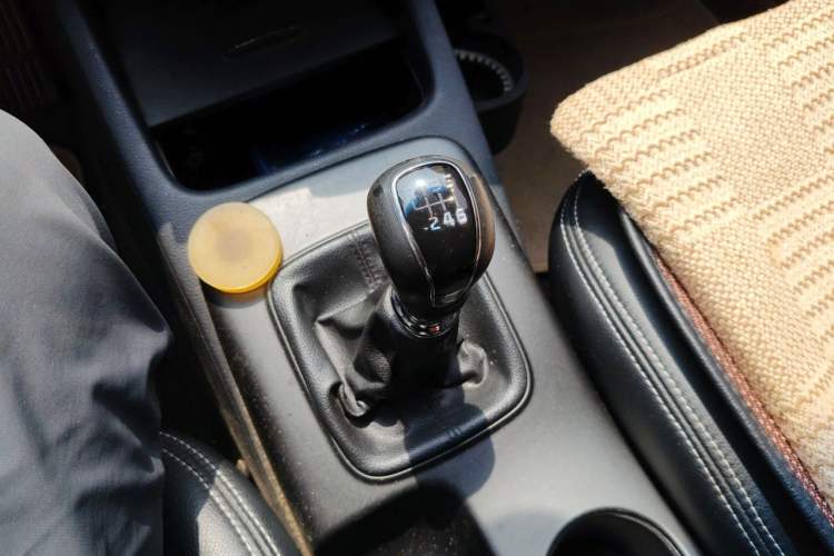 Used Kia K3 2013 1.6L Manual GLS Gear Lever