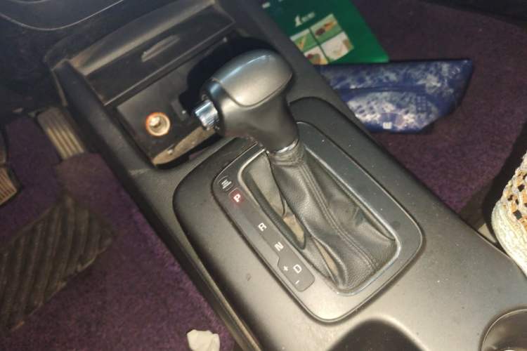Used Kia K3 2013 1.6L Automatic GLS Gear Lever