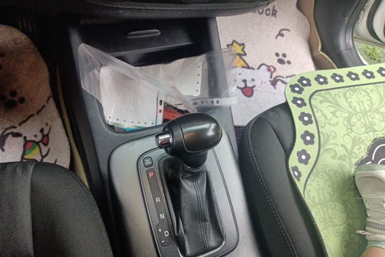 Used Kia K3 2013 1.6L Automatic GLS Gear Lever