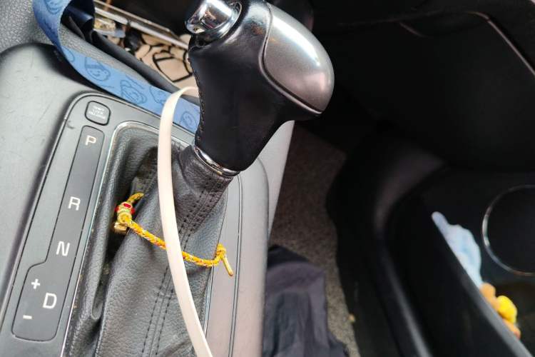 Used Kia K3 2013 1.6L Automatic GLS Gear Lever