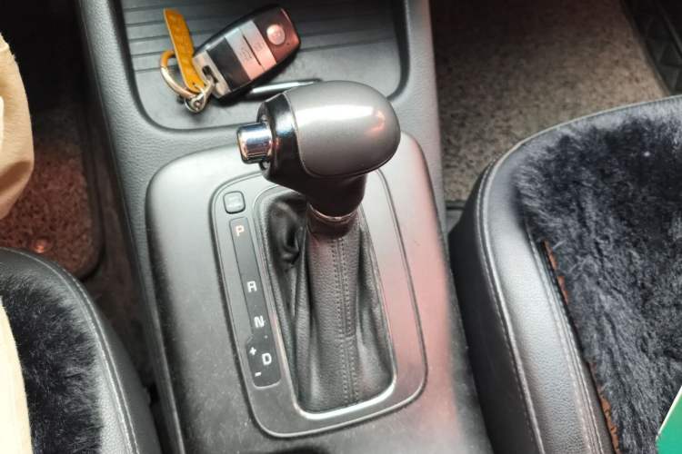 Used Kia K3 2013 1.6L Automatic DLX Gear Lever