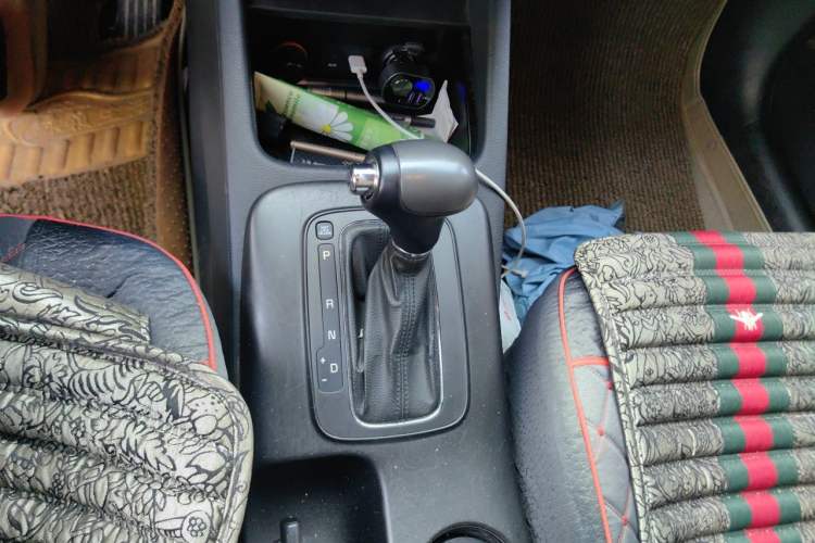 Used Kia K3 2013 1.6L Automatic GLS Gear Lever