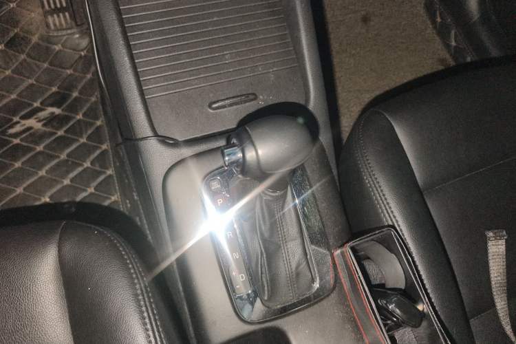Used Kia K3 2013 1.6L Automatic GLS Gear Lever