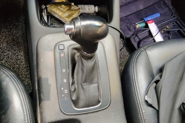 Used Kia K3 2013 1.6L Automatic GLS Gear Lever