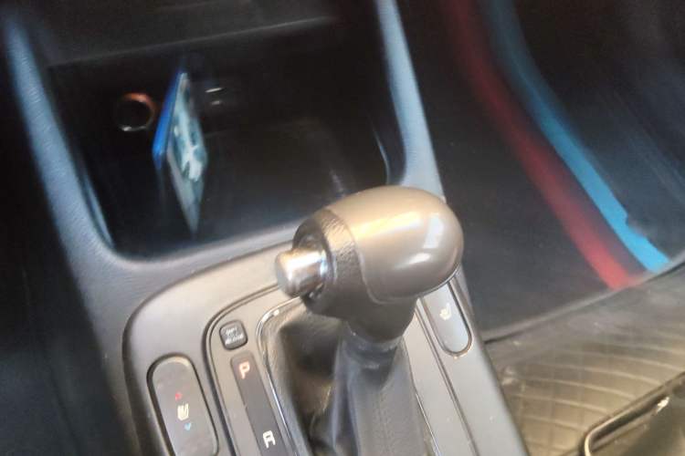 Used Kia K3 2013 1.6L Automatic Premium Gear Lever