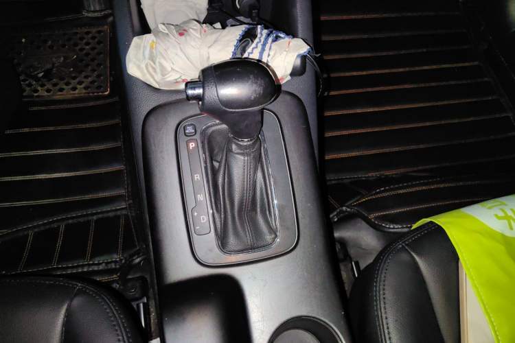 Used Kia K3 2013 1.6L Automatic GL Gear Lever