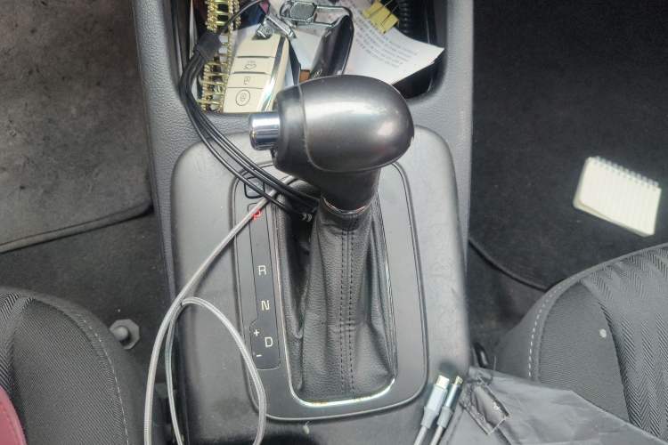 Used Kia K3 2013 1.6L Automatic GLS Gear Lever