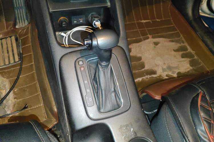 Used Kia K3 2013 1.6L Automatic GLS Gear Lever